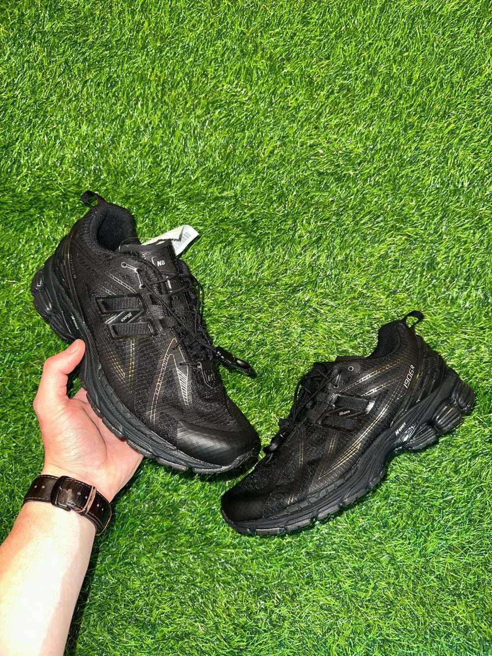 New Balance 1906R Triple Black Running Shoes size 8